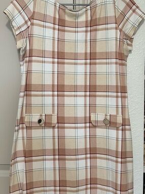 Plaid Short-Sleeve Shift Dress in Cream and Tan